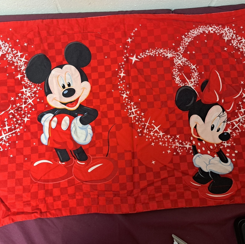 Mickey And Minnie Mouse 2pc Set Standard Size Pillow Shams
